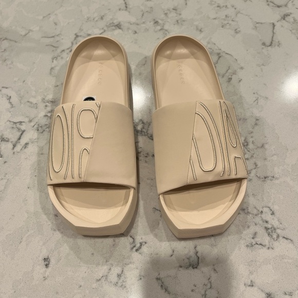 Jordan Nola slides - Picture 3 of 7